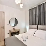Harmony Garden House 이알리소스
