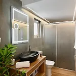 Harmony Garden House 이알리소스